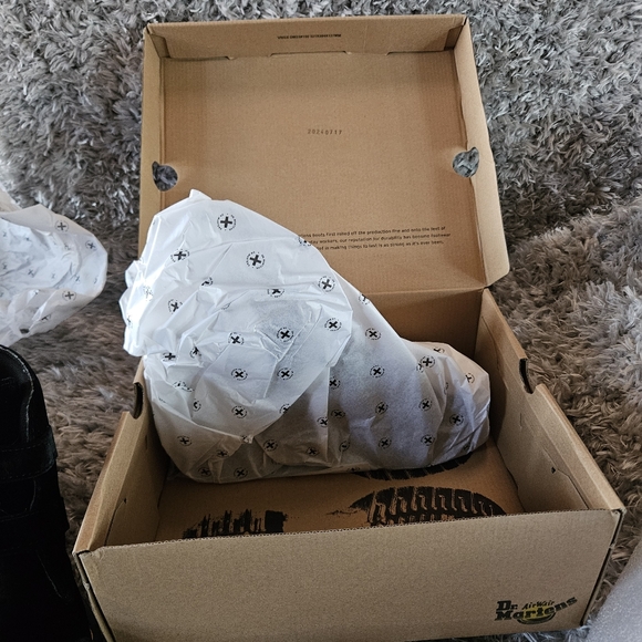 Woman's Boots Dr. Martens Vegan Devon Velvet Platform Boots - Picture 7 of 16